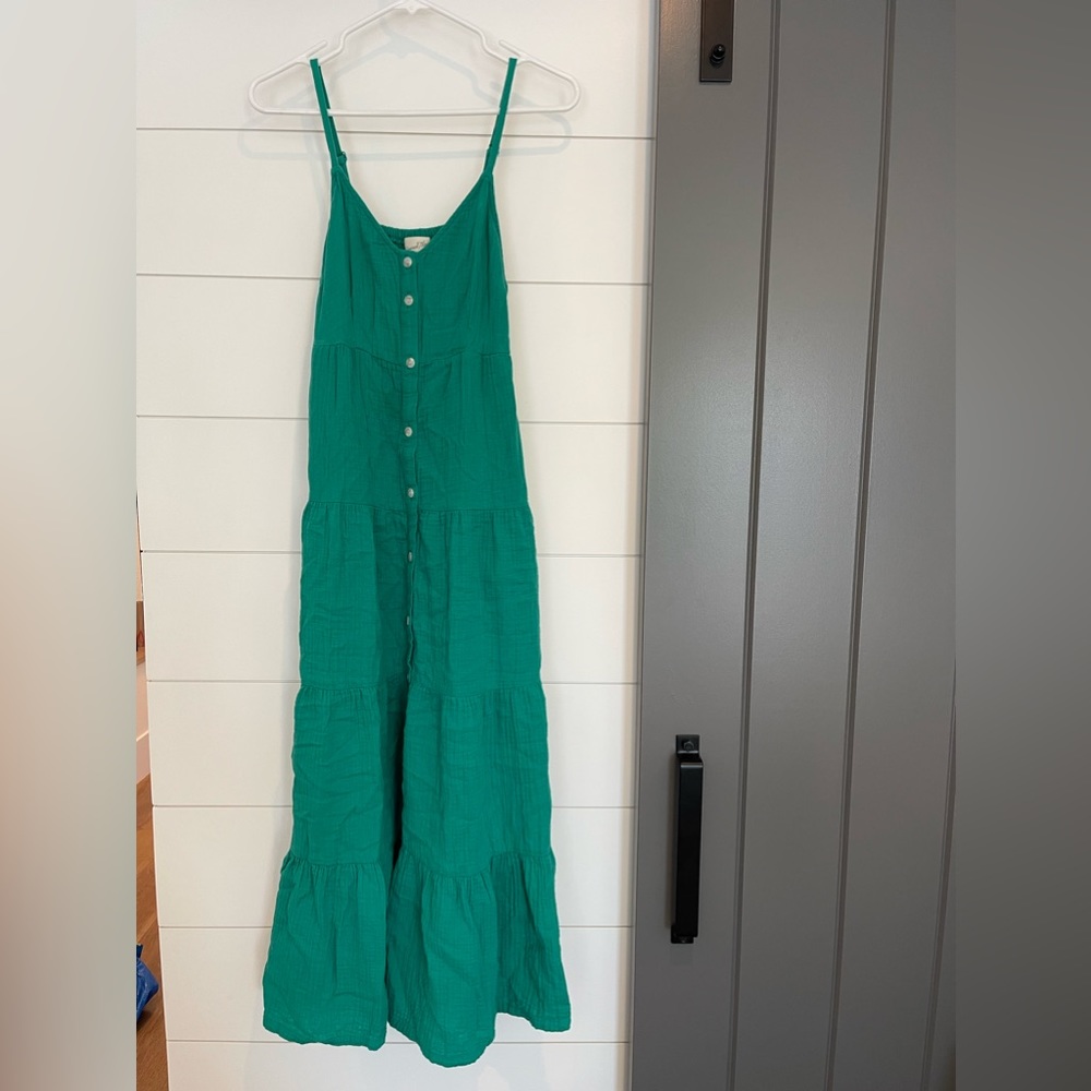 Summer dress. Adjustable straps and pockets
